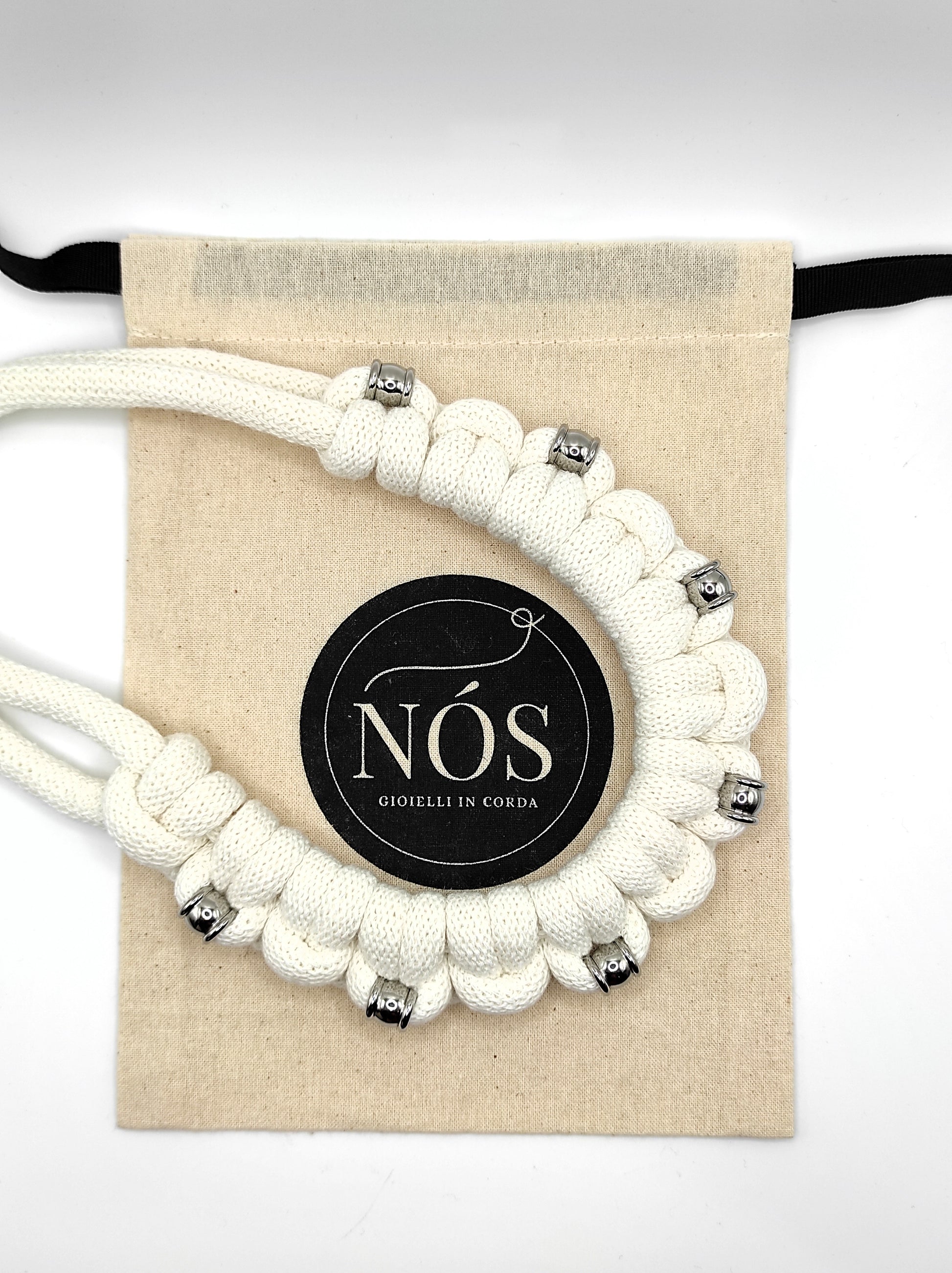 Collana in cotone, modello Diana Rock, con perle in acciaio inossidabile, color off-white.