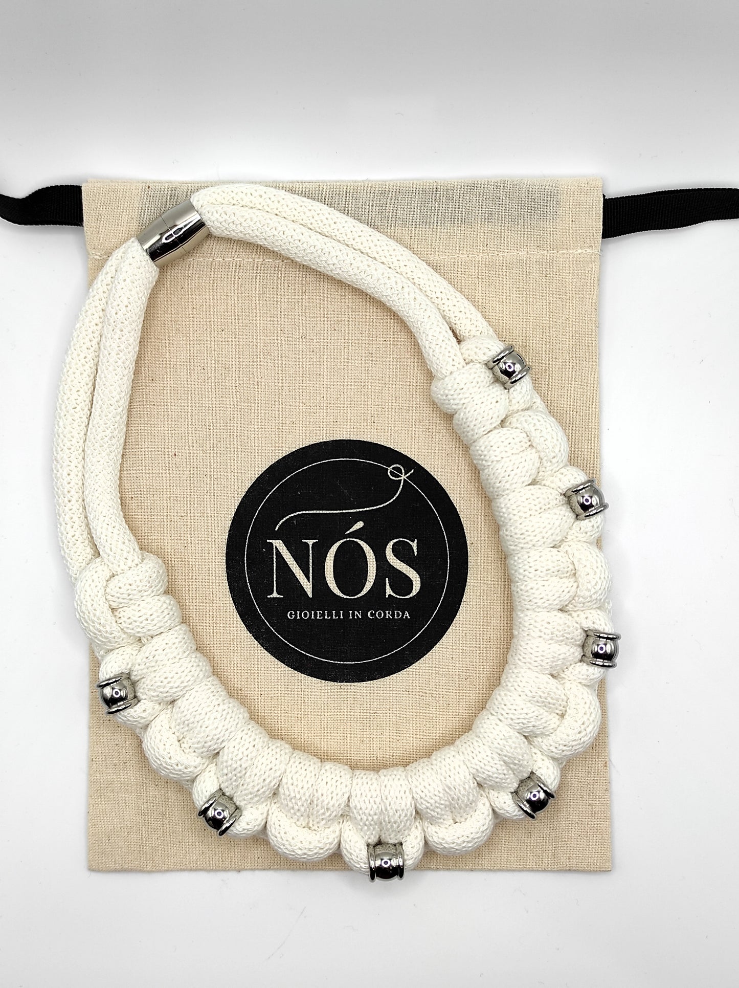 Collana in cotone, modello Diana Rock, con perle in acciaio inossidabile, color off-white.