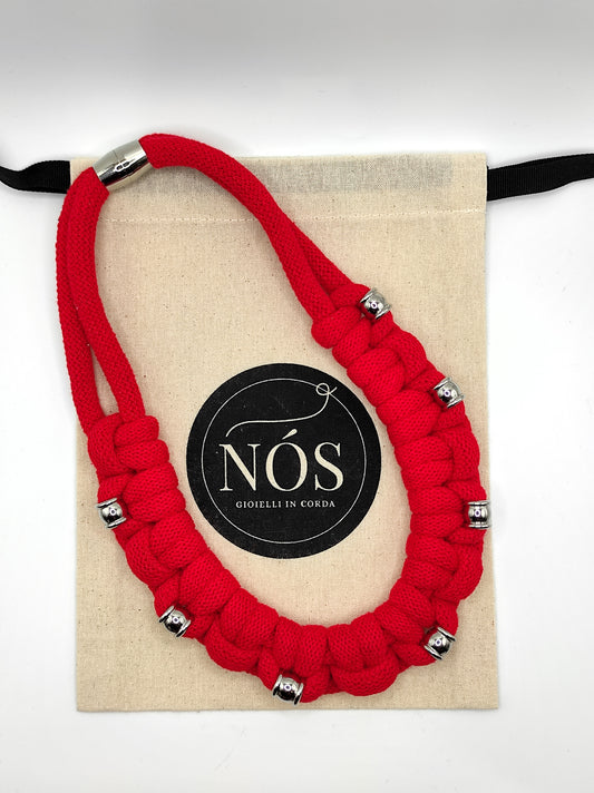 Collana in cotone, modello Diana Rock, con perle in acciaio inossidabile, color classic red.