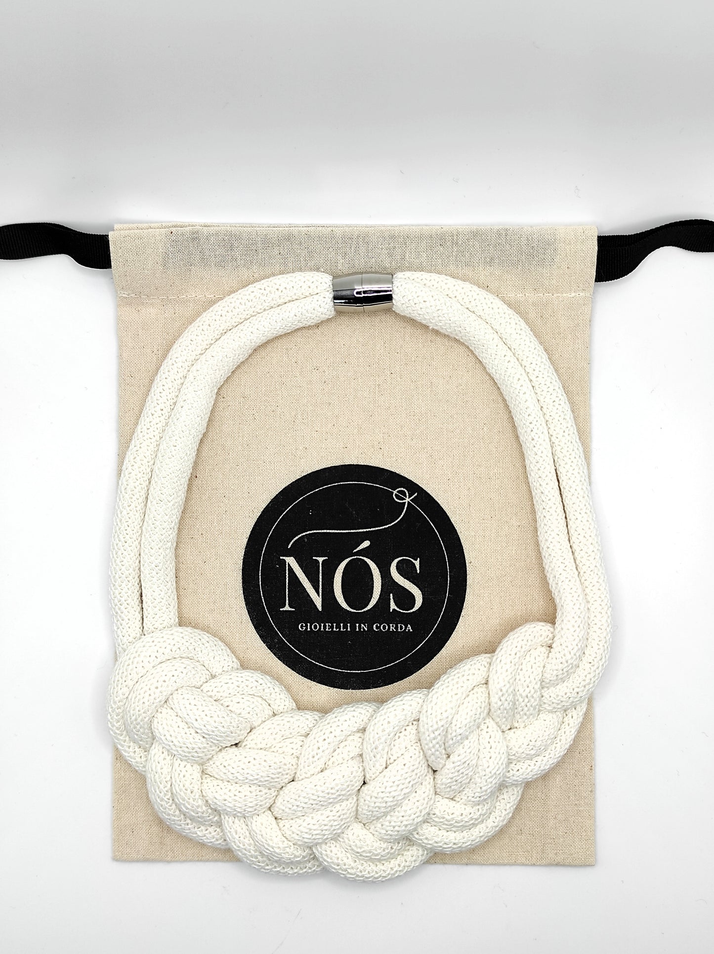 Collana in cotone, modello Smeralda, color off-white.