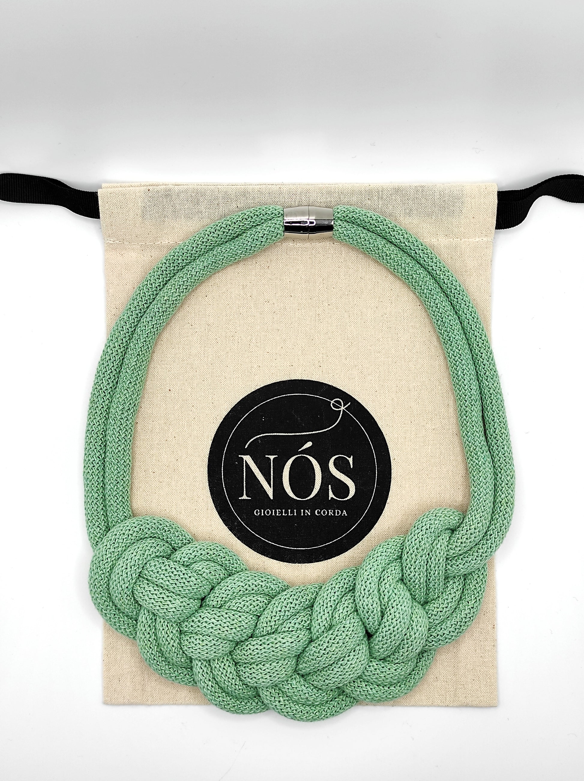 Collana in cotone, modello Smeralda, color aloe.