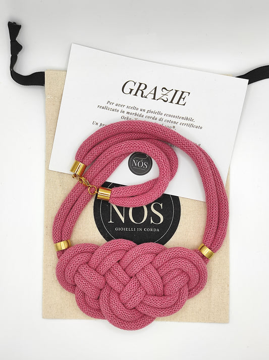 Collana in corda di cotone, modello Aura, color blossom.