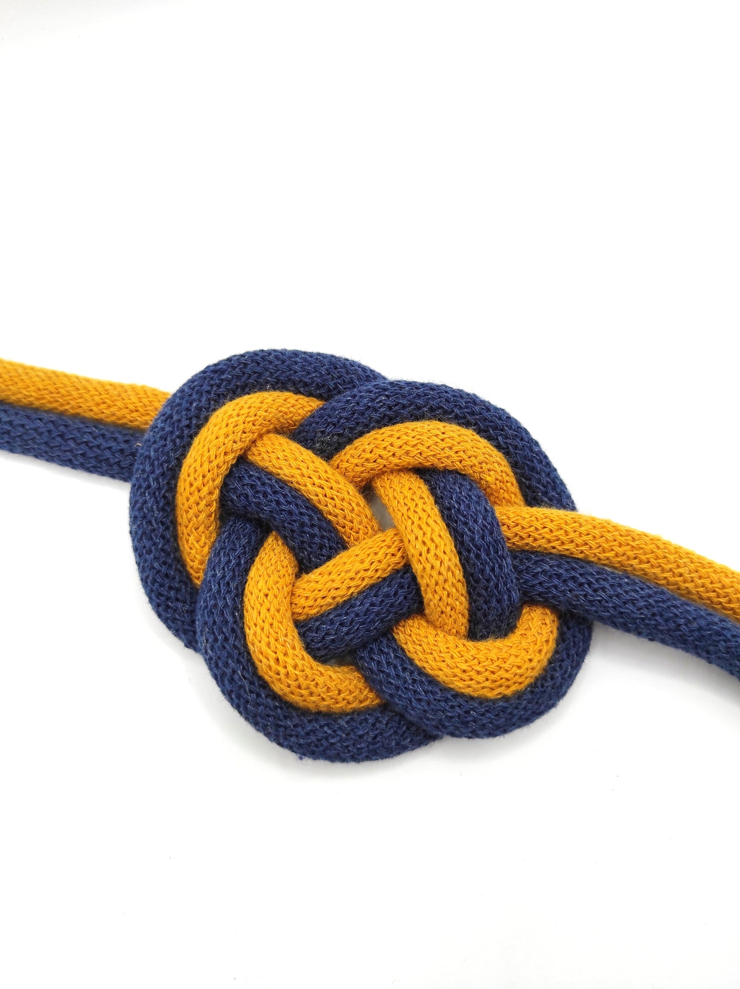 Collana in cotone modello Gea in due colori: mustard e jeans.