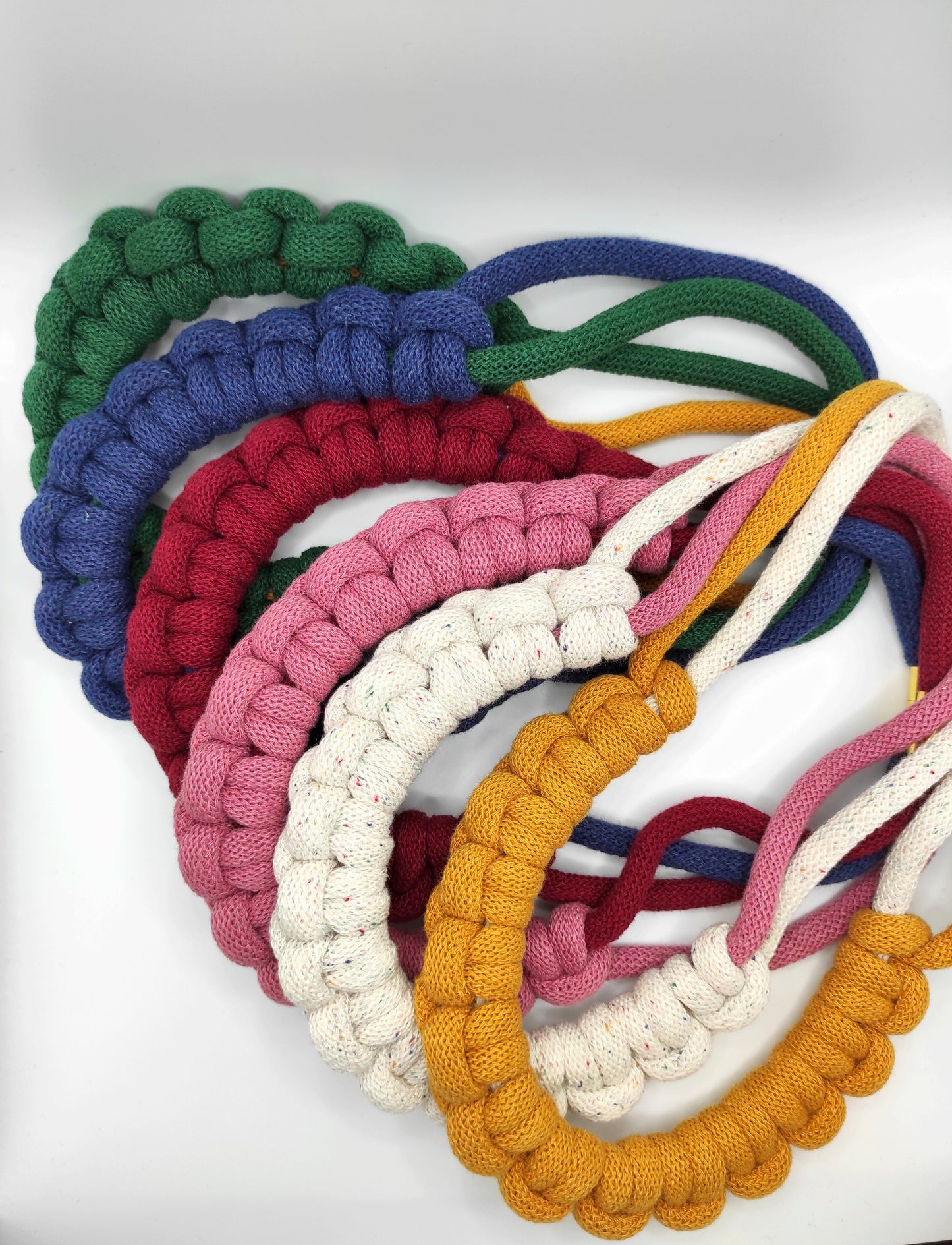 Collane di cotone modello Diana, vari colori.
