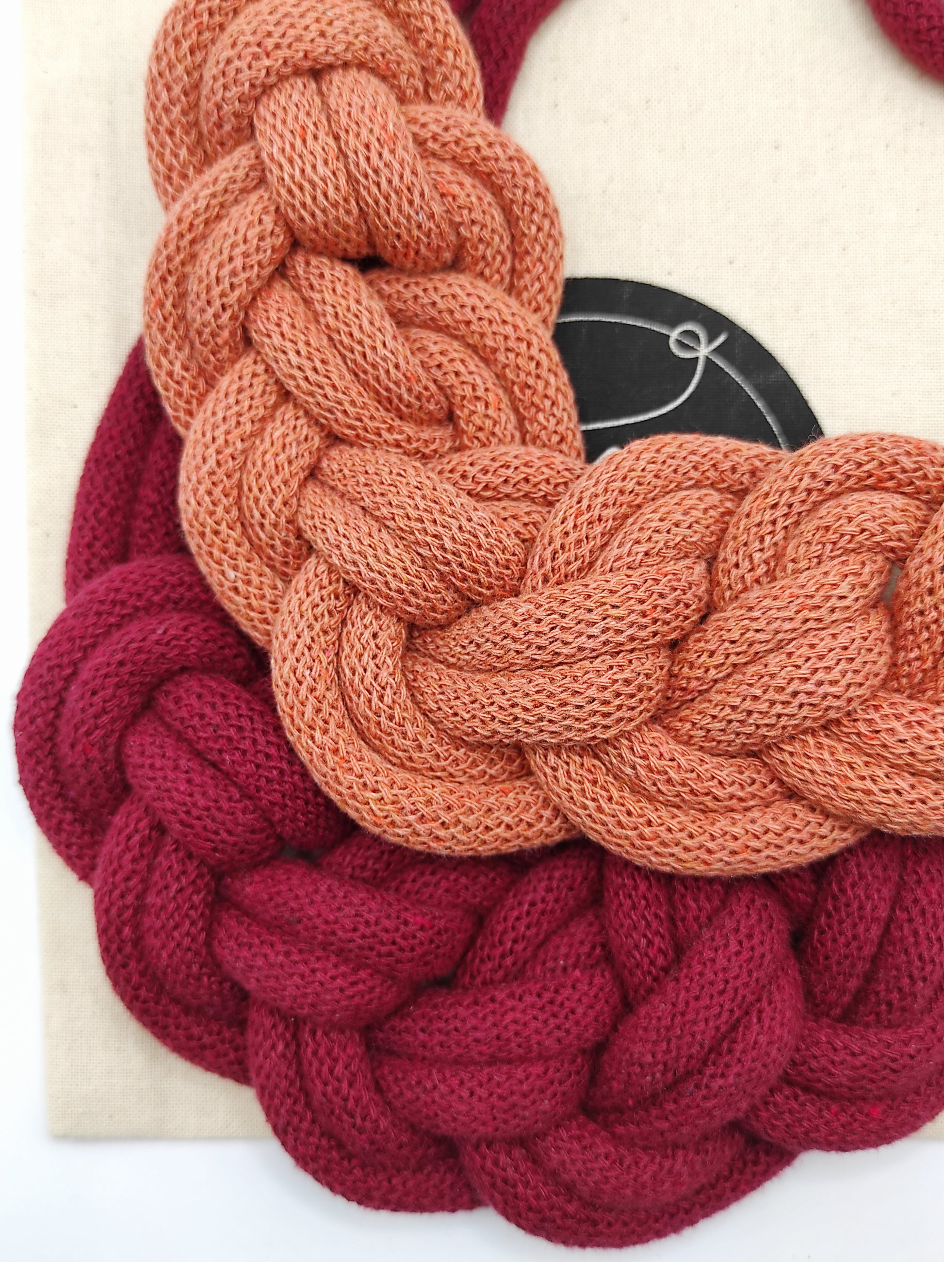 Collana in cotone, modello Smeralda, vari colori.