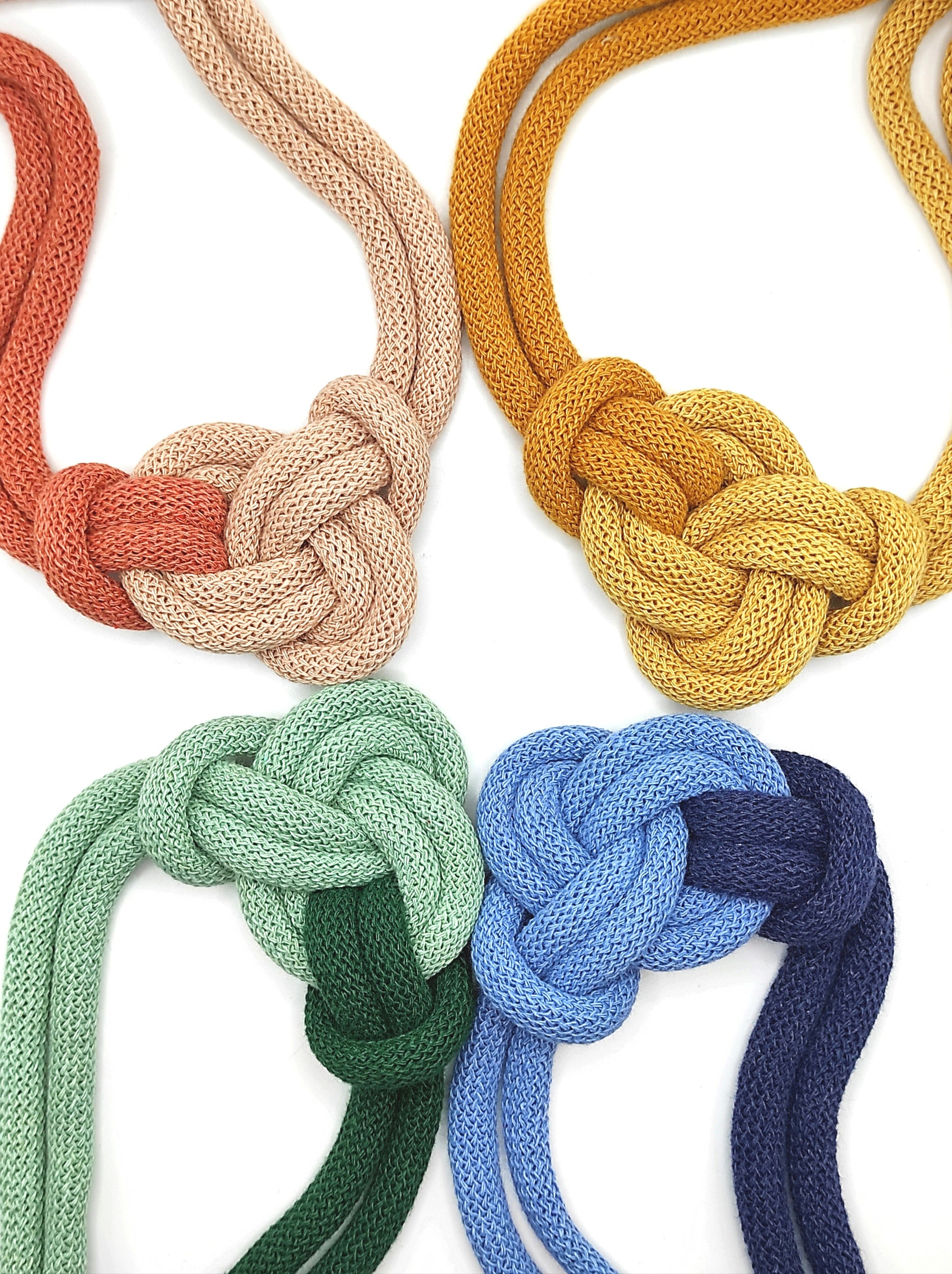 Collane di cotone modello Rea, vari colori.