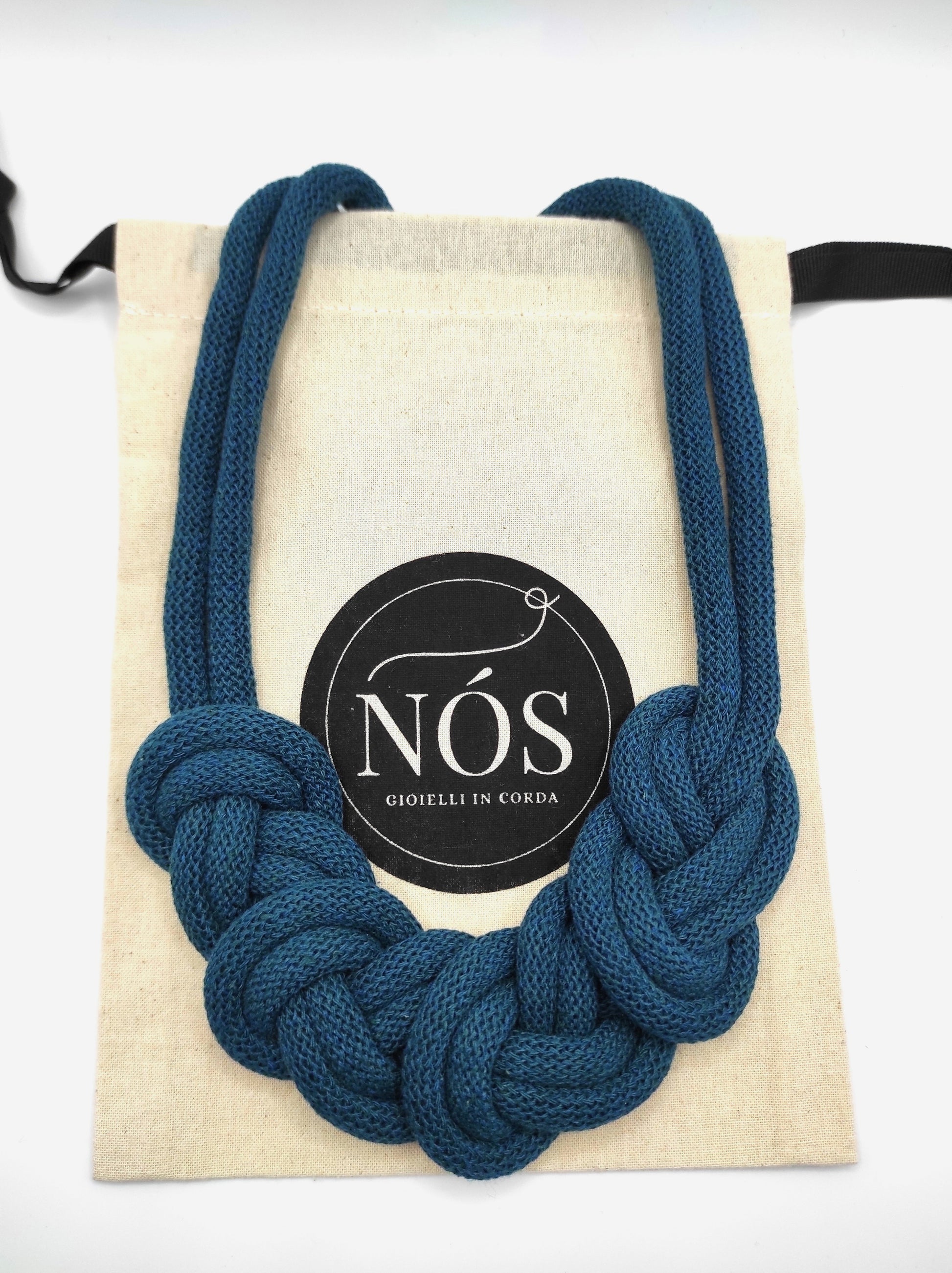 Collana di cotone modello Vittoria, color peacock blue.
