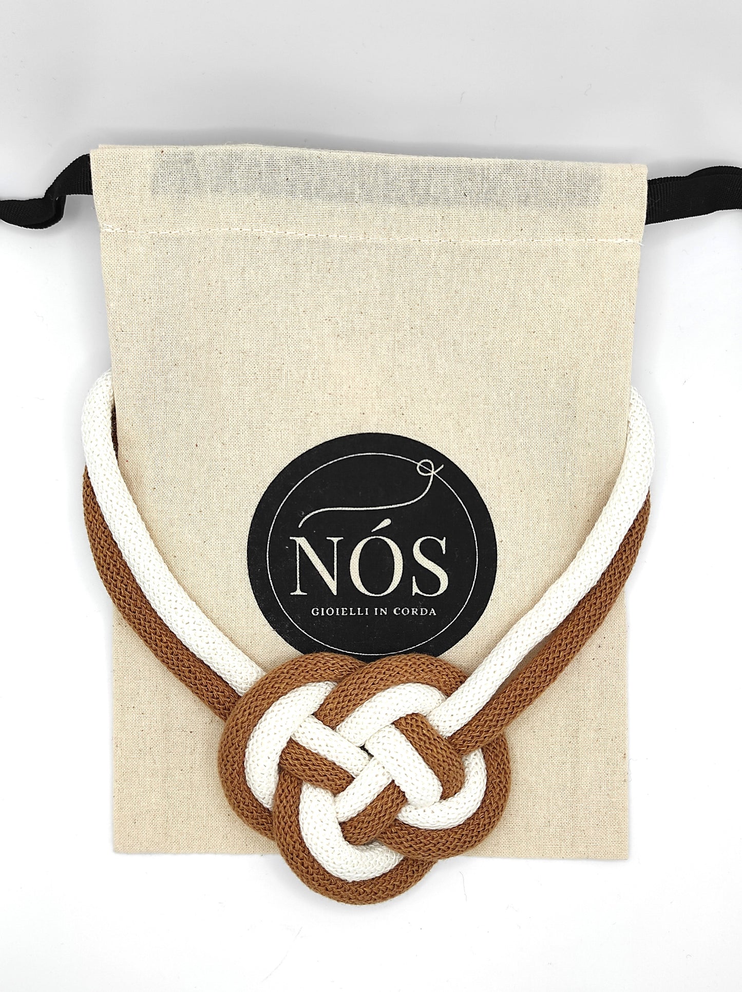 Collana in cotone modello Gea, colori caramel e off white.