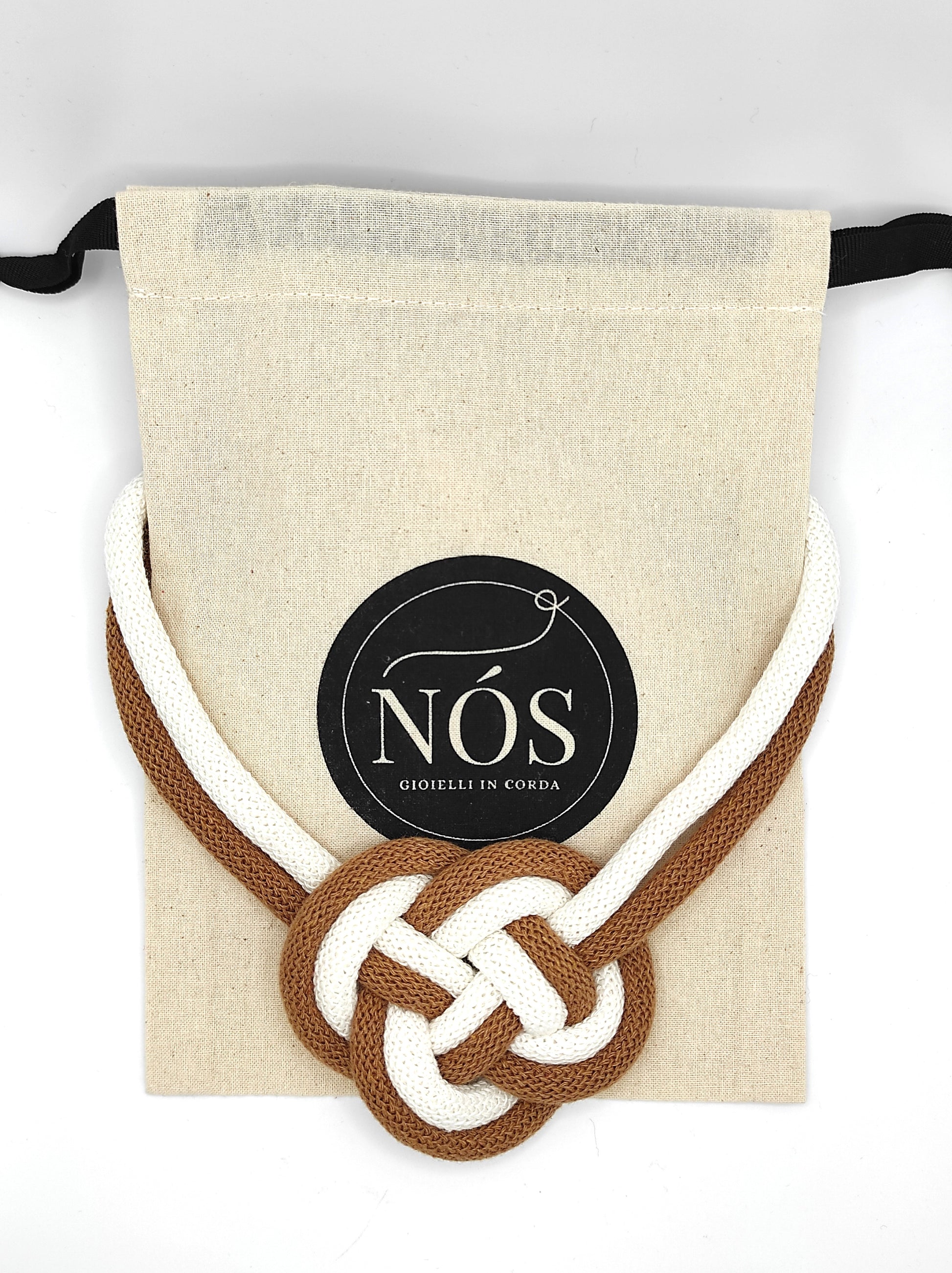 Collana in cotone modello Gea, colori caramel e off white.