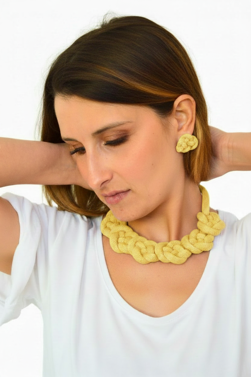 Collana giallo tenuto base ufficiale